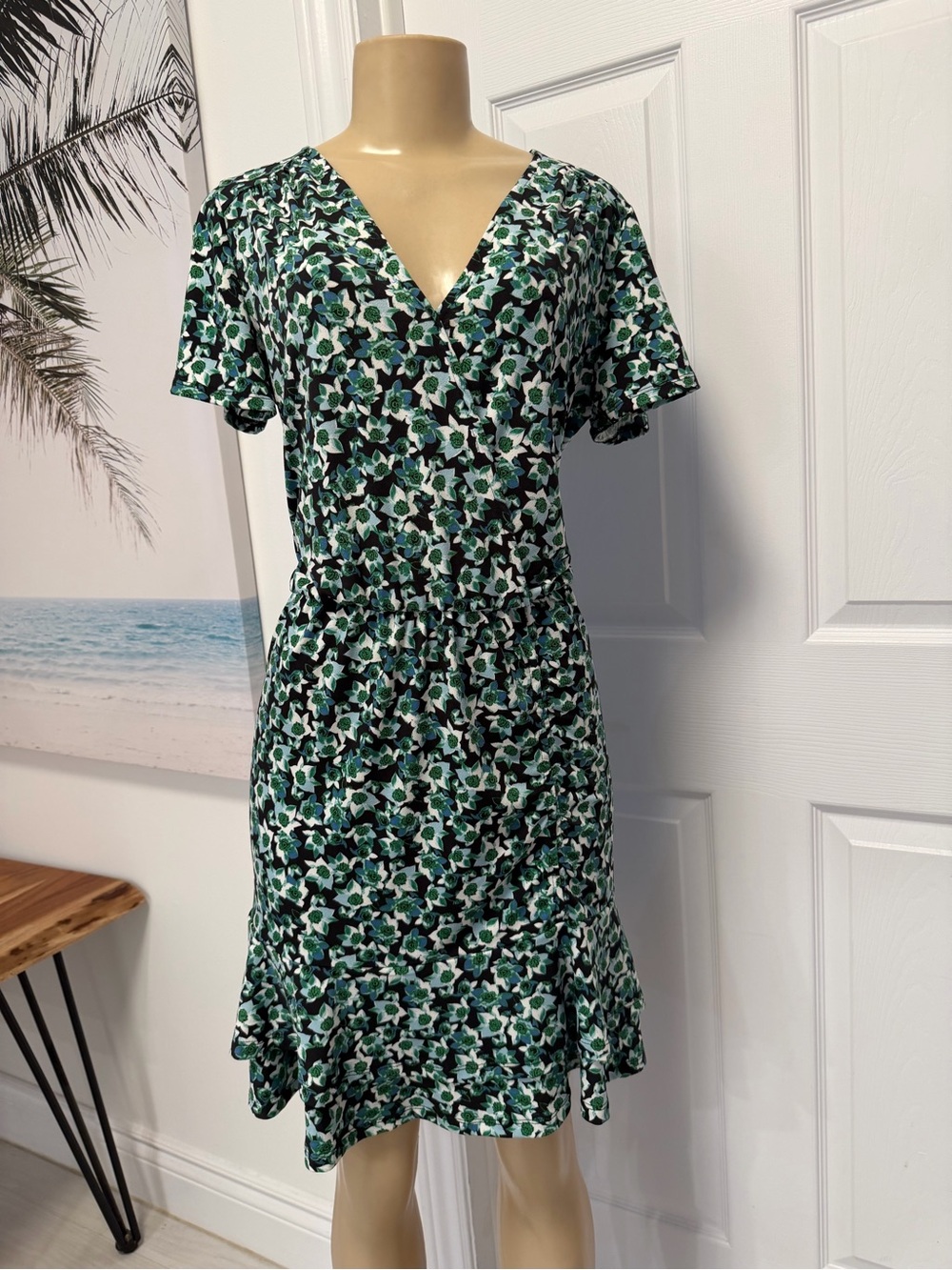 Floral Green Short Sleeve V-Neck Dress
